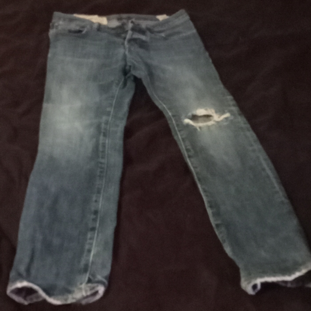 Abercrombie Kids je a new (size 12 slim)
